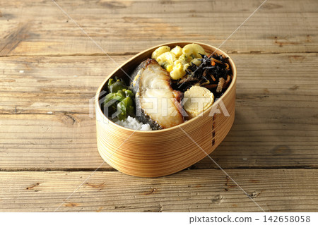 西京味噌便當盒烤黑鱈魚 西京味噌便當盒烤黑鱈魚 142658058