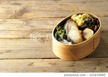 西京味噌便當盒烤黑鱈魚 西京味噌便當盒烤黑鱈魚 142658060