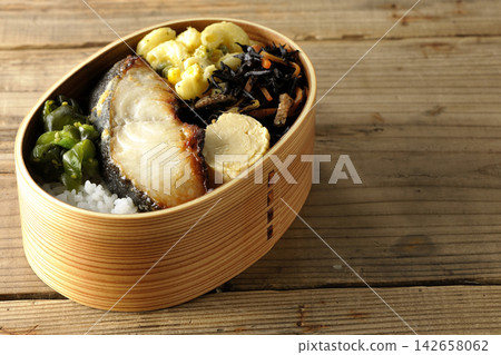 西京味噌便當盒烤黑鱈魚 西京味噌便當盒烤黑鱈魚 142658062