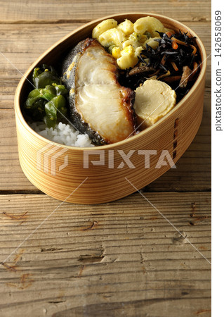 西京味噌便當盒烤黑鱈魚 西京味噌便當盒烤黑鱈魚 142658069