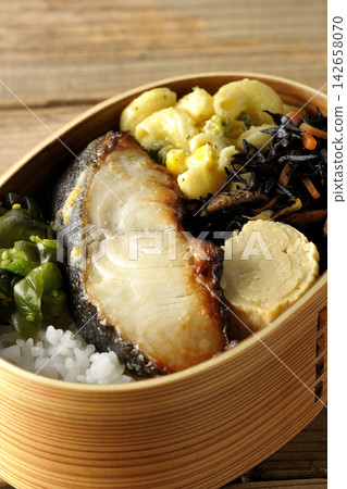 西京味噌便當盒烤黑鱈魚 西京味噌便當盒烤黑鱈魚 142658070