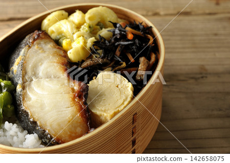 西京味噌便當盒烤黑鱈魚 西京味噌便當盒烤黑鱈魚 142658075