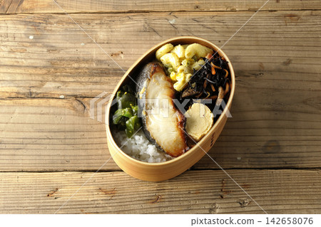 西京味噌便當盒烤黑鱈魚 西京味噌便當盒烤黑鱈魚 142658076