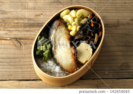 西京味噌便當盒烤黑鱈魚 西京味噌便當盒烤黑鱈魚 142658085