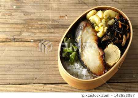 西京味噌便當盒烤黑鱈魚 西京味噌便當盒烤黑鱈魚 142658087