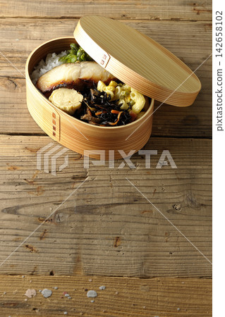 西京味噌便當盒烤黑鱈魚 西京味噌便當盒烤黑鱈魚 142658102