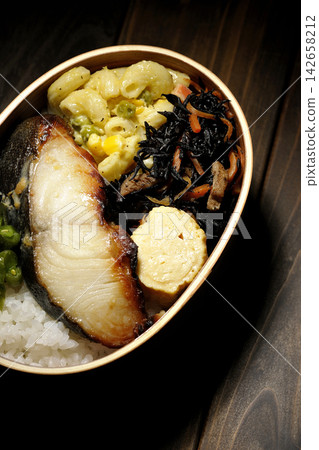 西京味噌便當盒烤黑鱈魚 西京味噌便當盒烤黑鱈魚 142658212