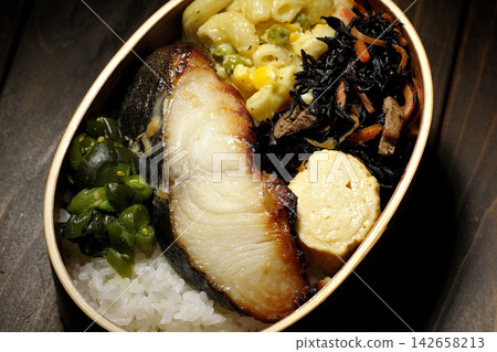 西京味噌便當盒烤黑鱈魚 西京味噌便當盒烤黑鱈魚 142658213