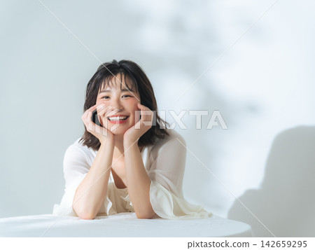 女性的美麗與時尚形象 女性的美麗與時尚形象 142659295