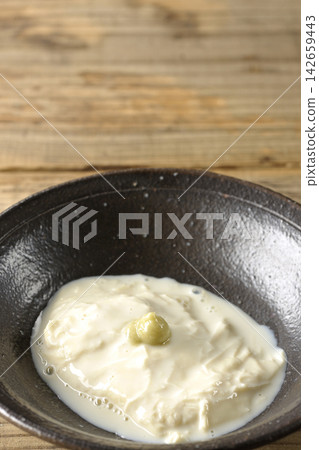 新鮮腐竹(豆腐皮)單張照片 新鮮腐竹(豆腐皮)單張照片 142659443