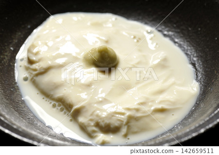 新鮮腐竹(豆腐皮)單張照片 新鮮腐竹(豆腐皮)單張照片 142659511