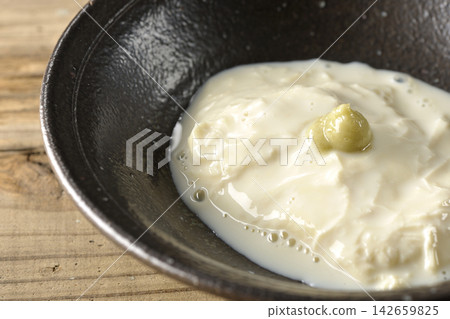 新鮮腐竹(豆腐皮)單張照片 新鮮腐竹(豆腐皮)單張照片 142659825
