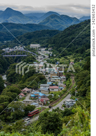 俯瞰雲之神溫泉 142663432