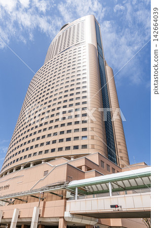 靜岡縣濱松市濱鬆的象徵濱松 Act Tower 在陽光明媚的天氣裡 靜岡縣濱松市濱鬆的象徵濱松 Act Tower 在陽光明媚的天氣裡 142664039