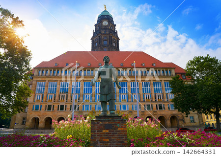 Trummerfrau Denkmal statue debris woman Dresden Trummerfrau Denkmal statue debris woman Dresden 142664331