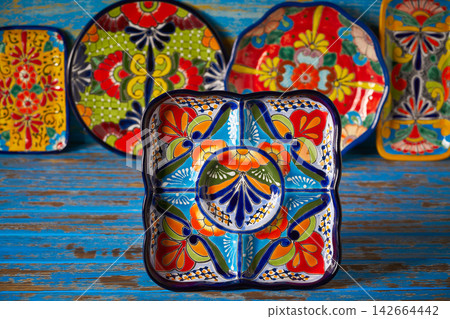 Mexican pottery Talavera style of Mexico 142664442