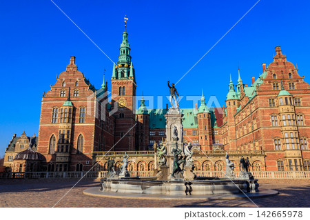Neptune Fountain in a front of Frederiksborg castle in Hillerod, Denmark Neptune Fountain in a front of Frederiksborg castle in Hillerod, Denmark 142665978