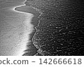 A flowing monochrome outline woven from jet black and pure white. 142666618