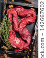 Beef cut Machete Skirt Steak, raw marble meat in wooden tray. black background. top view 142667602
