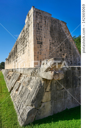 Chichen Itza stone ring Maya ballgame court Chichen Itza stone ring Maya ballgame court 142669069