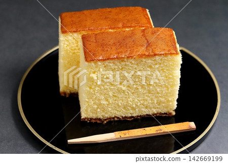 Delicious-looking castella Delicious-looking castella 142669199