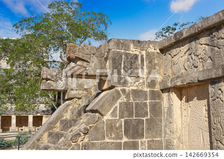 Chichen Itza snake head Yucatan Mexico 142669354