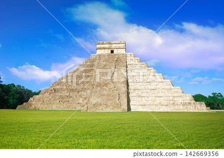 Chichen Itza El Templo Kukulcan temple Chichen Itza El Templo Kukulcan temple 142669356