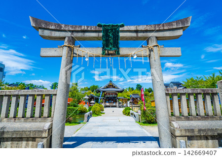 Torii gate of Shinsen-en Garden, Nakagyo Ward, Kyoto City Torii gate of Shinsen-en Garden, Nakagyo Ward, Kyoto City 142669407
