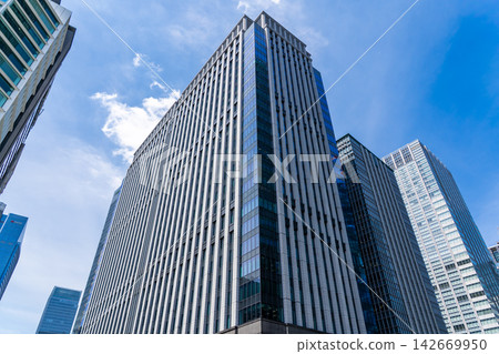 鐵光大廈主樓(辦公大樓),位於東京車站前(與大手町地鐵站直接相連),東京都千代田區丸之內。 鐵光大廈主樓(辦公大樓),位於東京車站前(與大手町地鐵站直接相連),東京都千代田區丸之內。 142669950