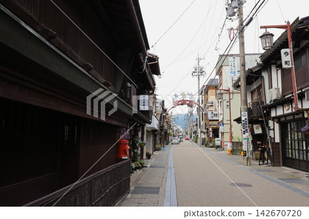 岐阜郡郡上市:圓形郵筒的景象(位於莊村米店前) 岐阜郡郡上市:圓形郵筒的景象(位於莊村米店前) 142670720