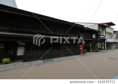 岐阜郡郡上市:圓形郵筒的景象(位於莊村米店前) 岐阜郡郡上市:圓形郵筒的景象(位於莊村米店前) 142670721