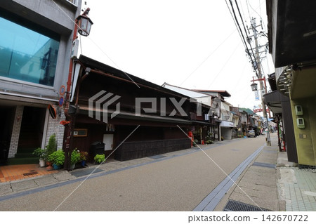 Gifu, Gujo: A scene with a round postbox (in front of Shomura Rice Shop) Gifu, Gujo: A scene with a round postbox (in front of Shomura Rice Shop) 142670722