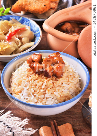 Lu Rou Fan (Taiwanese Braised Pork Rice) 142670961