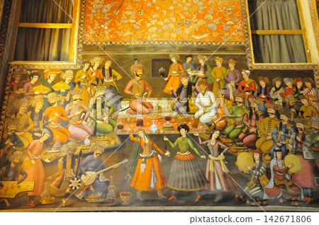 Iran, Isfahan, Palace of Forty Pillars, Chehel Sotoun Garden Museum, murals in the Throne Room Iran, Isfahan, Palace of Forty Pillars, Chehel Sotoun Garden Museum, murals in the Throne Room 142671806