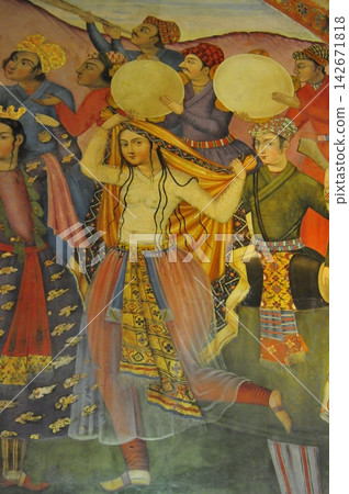 Iran, Isfahan, Palace of Forty Pillars, Chehel Sotoun Garden Museum, murals in the Throne Room Iran, Isfahan, Palace of Forty Pillars, Chehel Sotoun Garden Museum, murals in the Throne Room 142671818