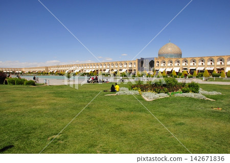 Sheikh Lotfollah Mosque, Imam Square, Isfahan, Iran Sheikh Lotfollah Mosque, Imam Square, Isfahan, Iran 142671836