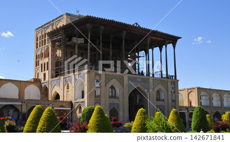 Iran, Isfahan, Imam Square, Ali Qapu Palace Iran, Isfahan, Imam Square, Ali Qapu Palace 142671841