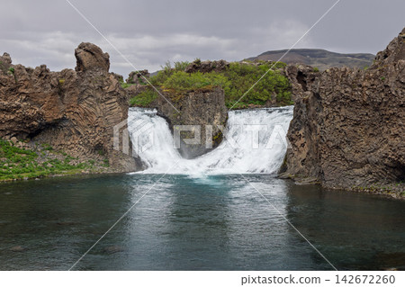 Hjalparfoss waterfall and twin cascades above a basalt pool in Thjorsardalur, Iceland 142672260