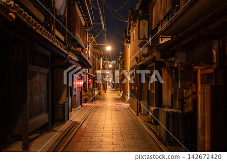A night view of traditional townhouses and alleys in Hanamikoji, Gion, Kyoto. A night view of traditional townhouses and alleys in Hanamikoji, Gion, Kyoto. 142672420