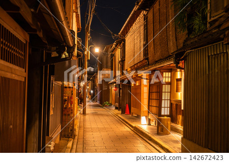 A night view of traditional townhouses and alleys in Hanamikoji, Gion, Kyoto. A night view of traditional townhouses and alleys in Hanamikoji, Gion, Kyoto. 142672423