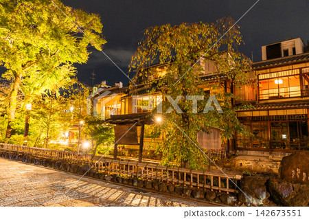 A charming night view of the streets of Gion Shirakawa in Kyoto, adorned with traditional Kyoto townhouses and willow trees. A charming night view of the streets of Gion Shirakawa in Kyoto, adorned with traditional Kyoto townhouses and willow trees. 142673551