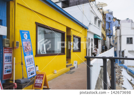 Huinnyeoul Culture village, Busan city, South Korea, Yeongseon-dong, Yeongdo District, Busan, view of streets and multicoloured houses of seaside town, Huinnyeoul-gil, Republic of Korea travel Huinnyeoul Culture village, Busan city, South Korea, Yeongseon-dong, Yeongdo District, Busan, view of streets and multicoloured houses of seaside town, Huinnyeoul-gil, Republic of Korea travel 142673698