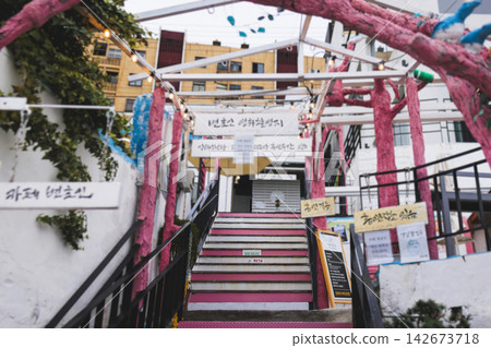 Huinnyeoul Culture village, Busan city, South Korea, Yeongseon-dong, Yeongdo District, Busan, view of streets and multicoloured houses of seaside town, Huinnyeoul-gil, Republic of Korea travel Huinnyeoul Culture village, Busan city, South Korea, Yeongseon-dong, Yeongdo District, Busan, view of streets and multicoloured houses of seaside town, Huinnyeoul-gil, Republic of Korea travel 142673718