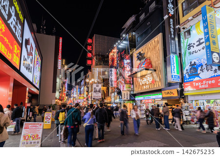 Night view of Dotonbori in Osaka (Chuo Ward, Osaka City, Osaka Prefecture) Night view of Dotonbori in Osaka (Chuo Ward, Osaka City, Osaka Prefecture) 142675235