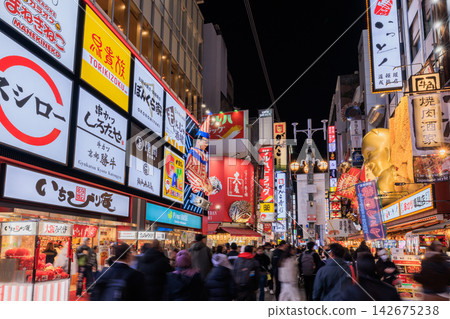 Night view of Dotonbori in Osaka (Chuo Ward, Osaka City, Osaka Prefecture) Night view of Dotonbori in Osaka (Chuo Ward, Osaka City, Osaka Prefecture) 142675238