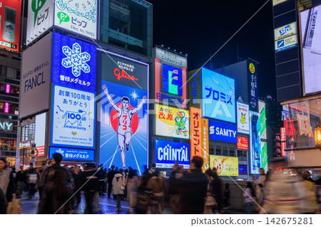 Night view of Dotonbori in Osaka (Chuo Ward, Osaka City, Osaka Prefecture) Night view of Dotonbori in Osaka (Chuo Ward, Osaka City, Osaka Prefecture) 142675281