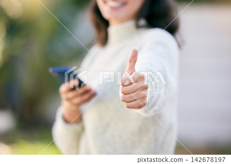 Outdoor, girl or hands with thumbs up for mobile app, good news or like for feedback online in park. Social media, phone or happy woman with positive rating, yes sign or vote for review in nature Outdoor, girl or hands with thumbs up for mobile app, good news or like for feedback online in park. Social media, phone or happy woman with positive rating, yes sign or vote for review in nature 142678197