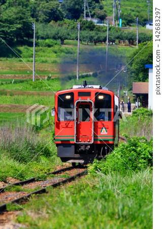 奔跑在夏日的山丘上…“會津山快車” 奔跑在夏日的山丘上…“會津山快車” 142683297