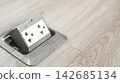 Please plug the charger into the socket 142685134