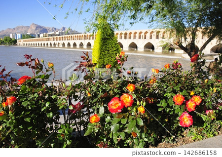 Iran, Isfahan, 33-arch bridge (Si-o-Seh Bridge), Zayandeh River Iran, Isfahan, 33-arch bridge (Si-o-Seh Bridge), Zayandeh River 142686158